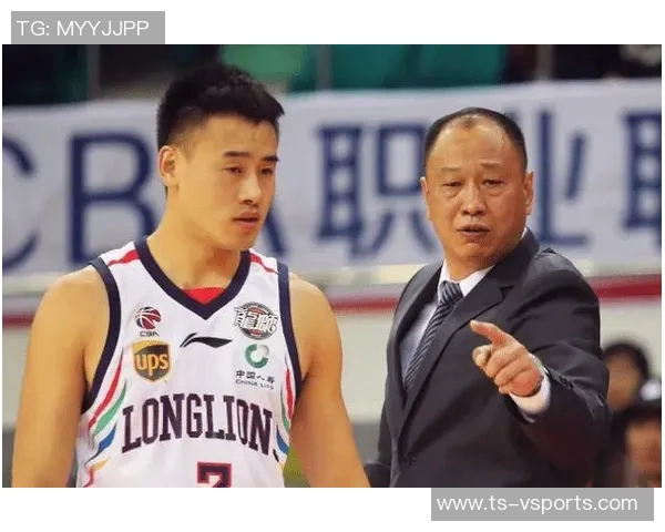 广州战术新布局：三人联防限制小丁胸怀希望的崔万军期待国内新星崛起